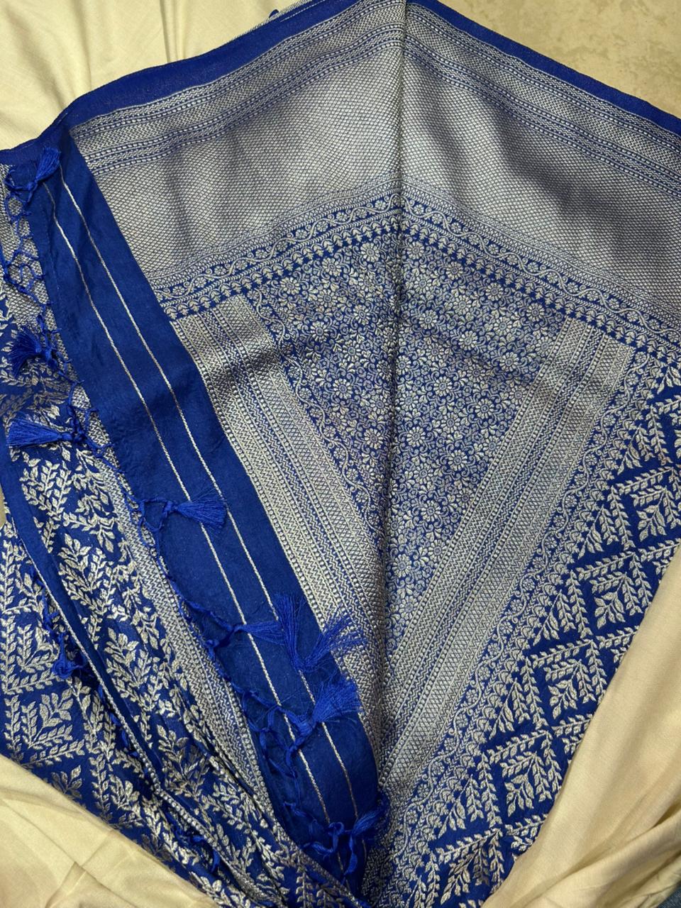Pure Banarasi Silk Saree with Rich Zari Weaving and Grand Pallu - Image 4