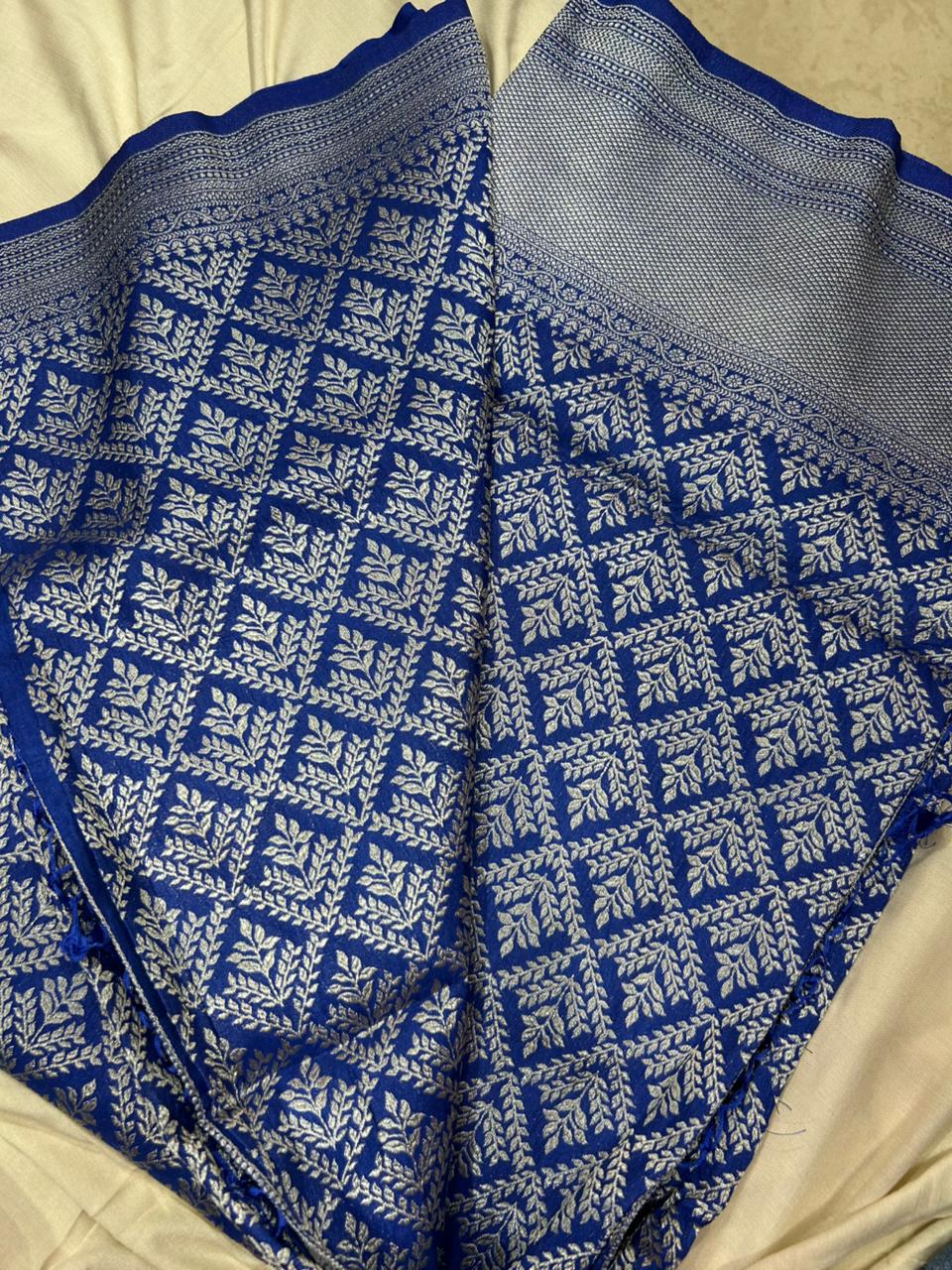Pure Banarasi Silk Saree with Rich Zari Weaving and Grand Pallu - Image 3